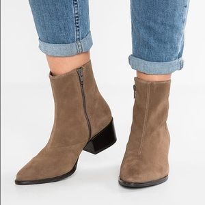 Vagabond Marja Suede Ankle Boots